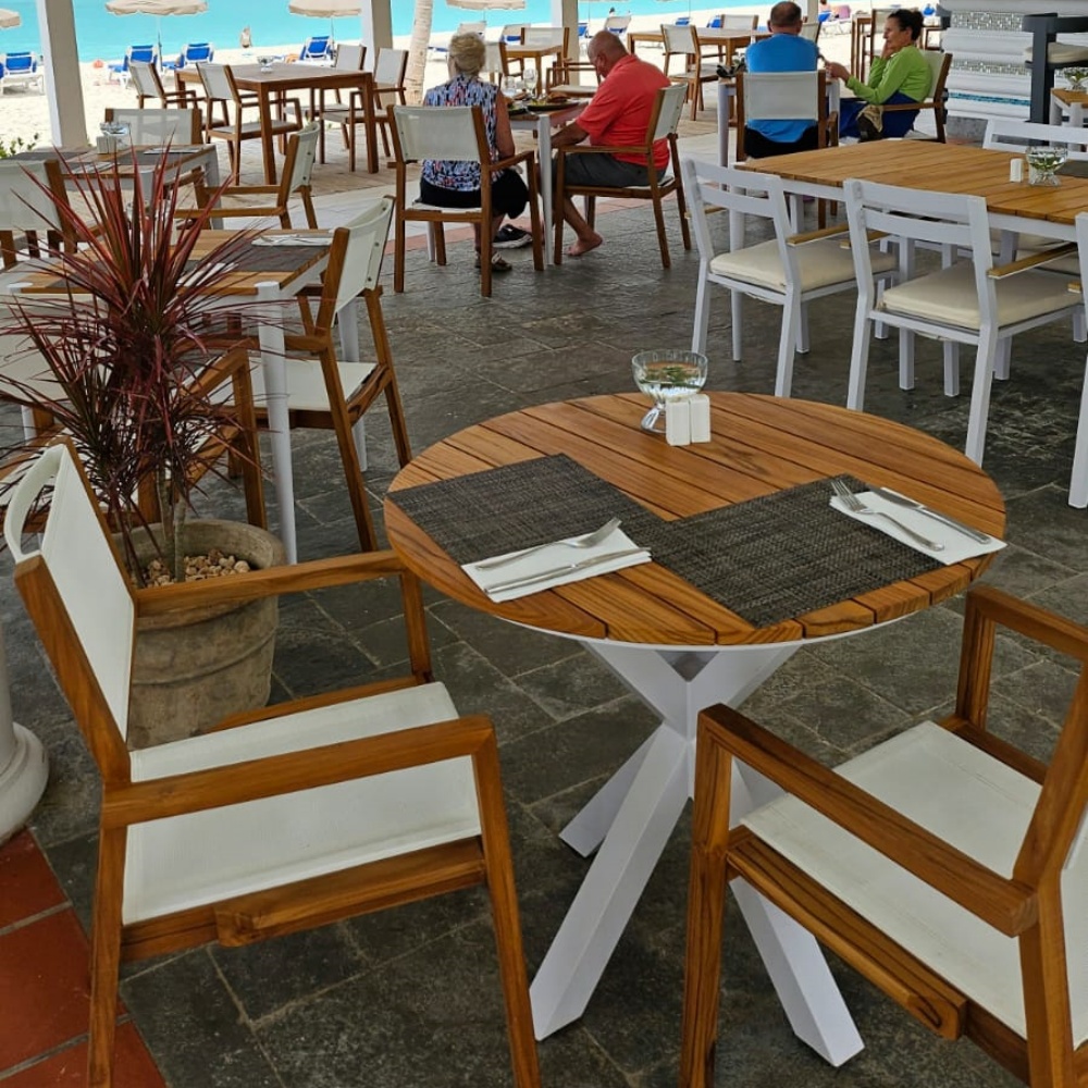 Why Teak Dining Furniture is the Choice of High-End Restaurants?