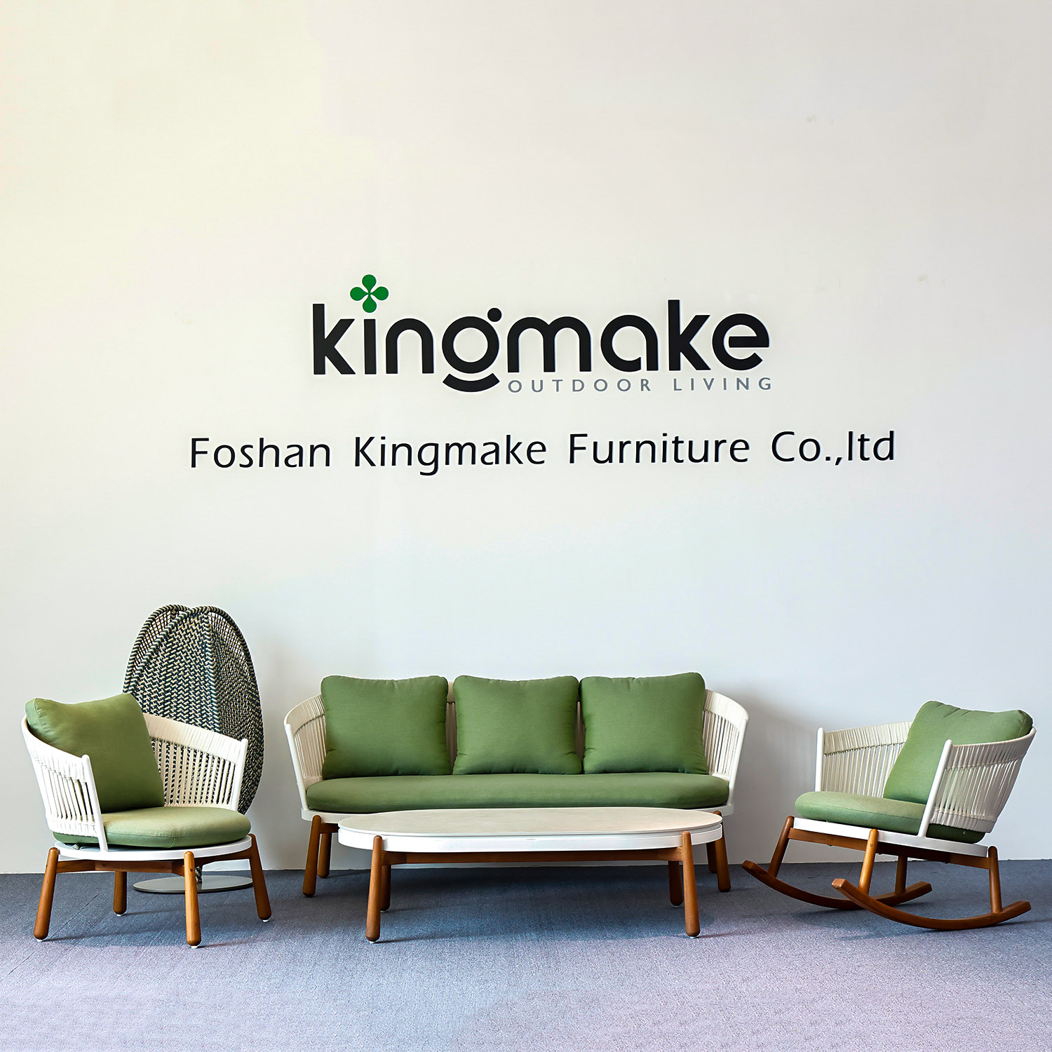 How to Optimize Outdoor Seating for Bars and Rooftop Lounges