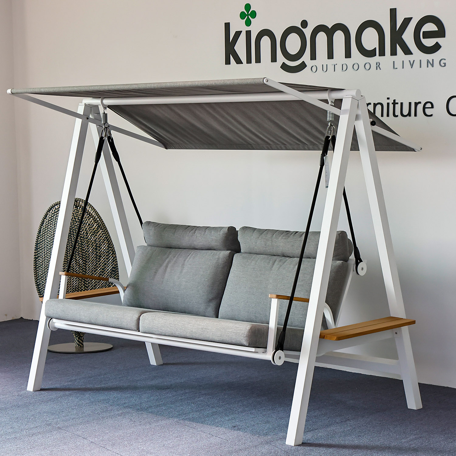 How Much Weight Can a Swing Chair Hold? | Kingmake