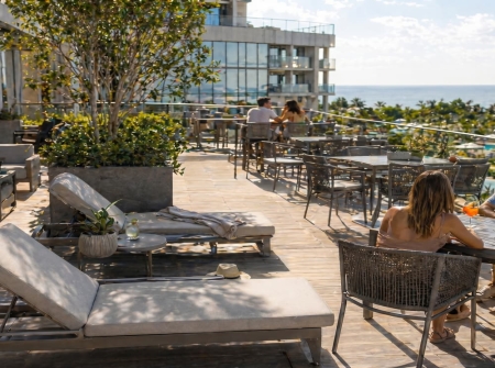 Contract Grade Outdoor Furniture: How to Choose the Right Commercial Pieces