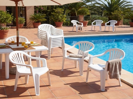 Resin Outdoor Furniture: What It Is & How It Compares to HDPE