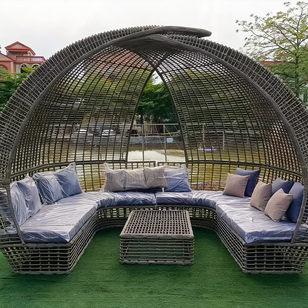 Your Ultimate Guide to Outdoor Daybeds: Create a Backyard Oasis
