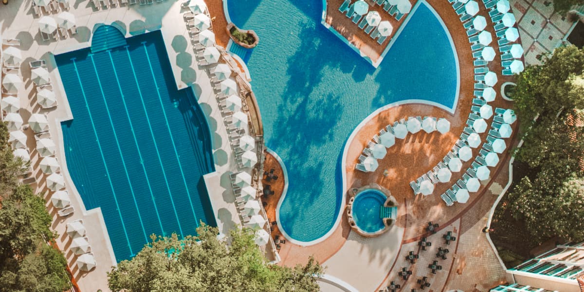 resort-pool-deck-zoning-lounge-dining-bar